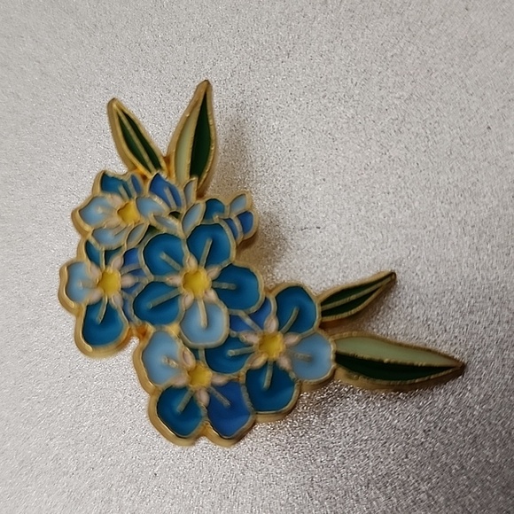 Blue FORGET ME NOT Floral Enamel Pin - Picture 1 of 5